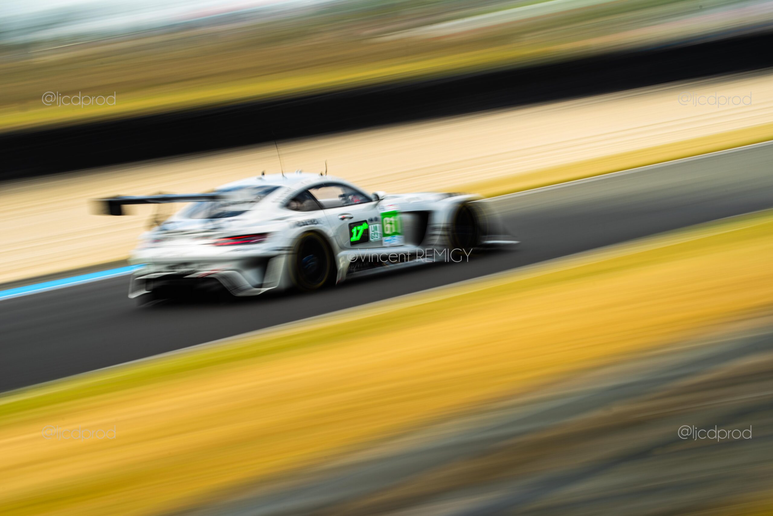 Photo à l'Unité -1/6sec AMG gt