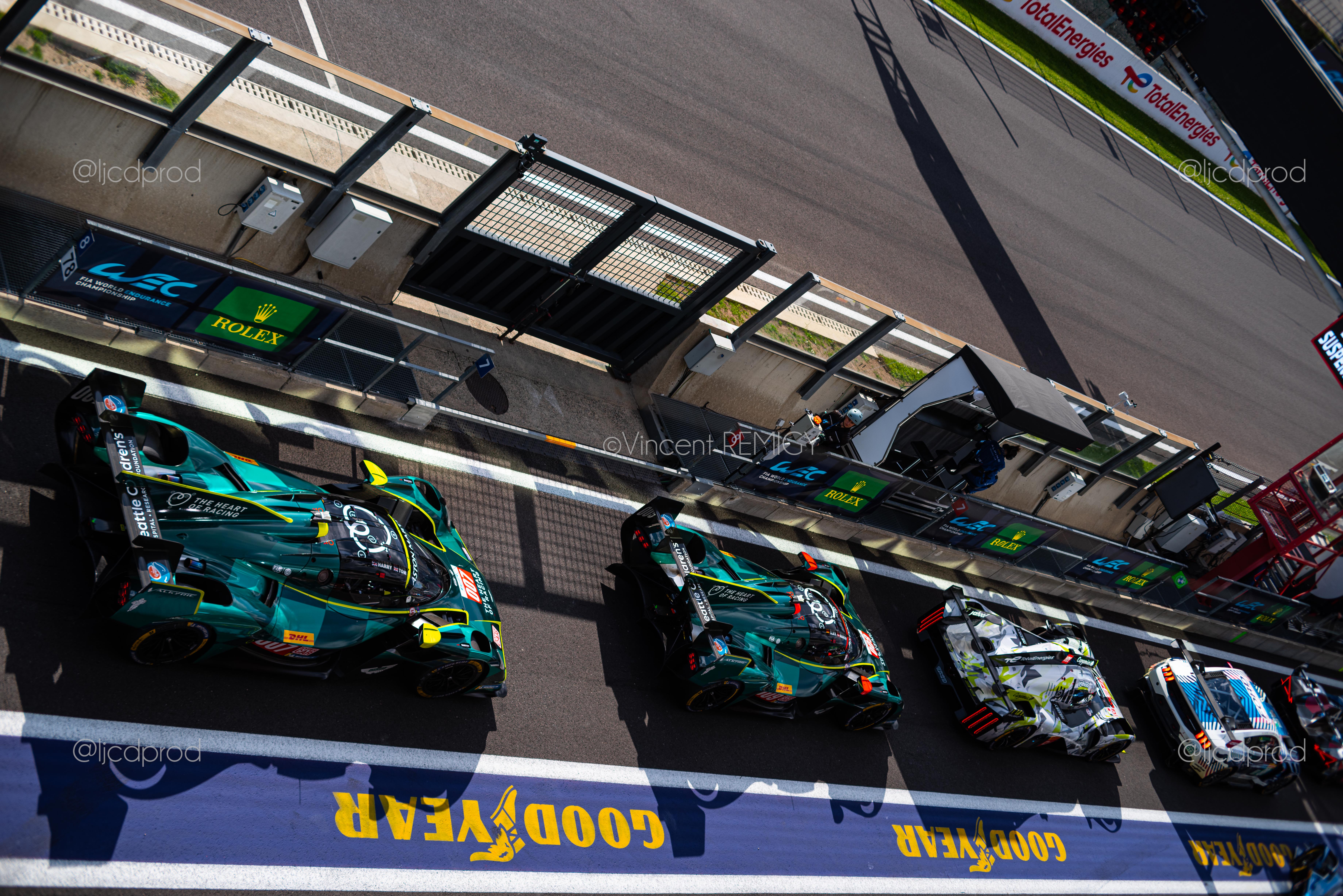 Photo à l'Unité - 2 derrière 1