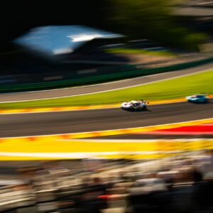 Photo à l'Unité - Duel de GT3 Ferrari vs Porsche